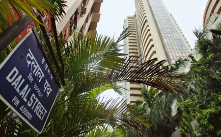 Sensex Falls 200 Points, Nifty Ends Near 25,000 as IT Stocks Retreat