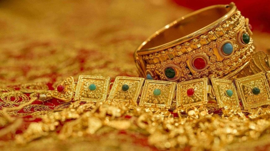 Gold prices decline as US-China trade tensions ease, reducing safe-haven demand. Experts outline crucial support and resistance levels for MCX Gold.