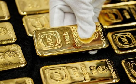 Gold Prices Surge Nearly 2% Amid Geopolitical and Trade Tensions