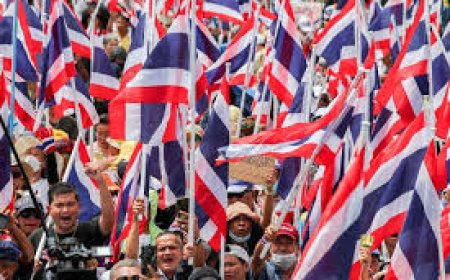 Thai protesters call for Prime Minister Paetongtarn's resignation