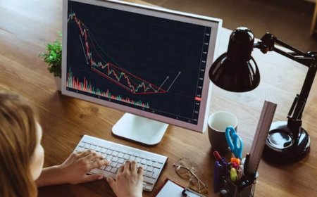 Chanos Warns of AI Pullback, ‘Absurd’ Bitcoin Treasury Companies