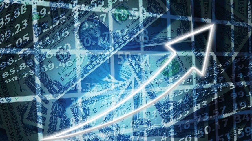 Sterling Rises Against a Weaker Dollar Ahead of UK’s Spending Plan
