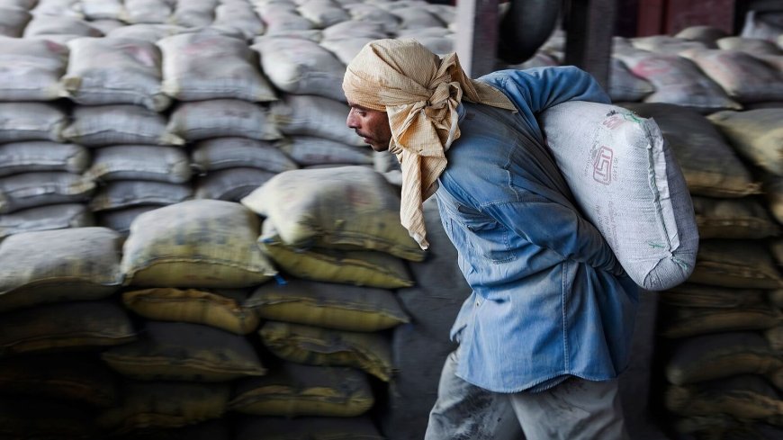 Indian Cement Stocks Become Dearer Than Some Global Peers as Valuations Stretch