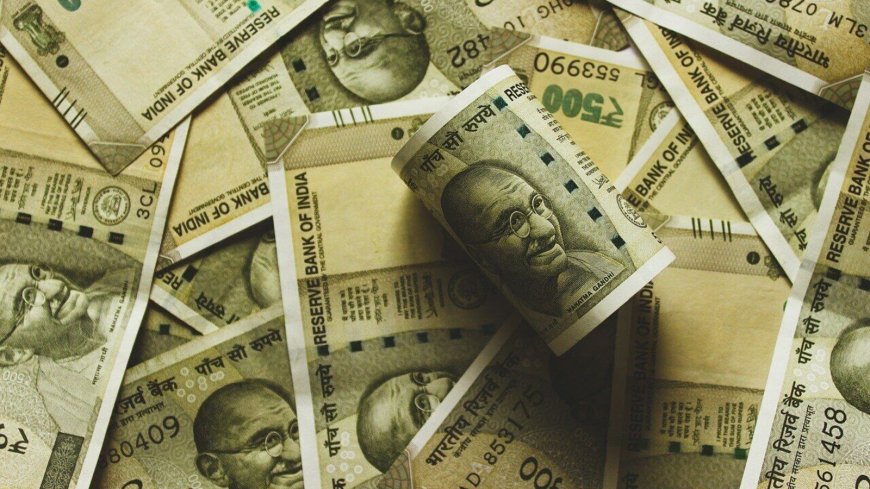 Rupee Posts Best Weekly Gain in Over Two Years; Weak Crude Oil Prices, US Dollar Drive Rally