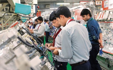 PMI: Business Confidence of Indian Manufacturers Dips Despite Punchy Exports