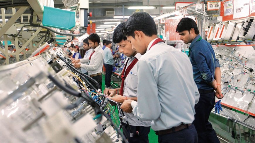 PMI: Business Confidence of Indian Manufacturers Dips Despite Punchy Exports