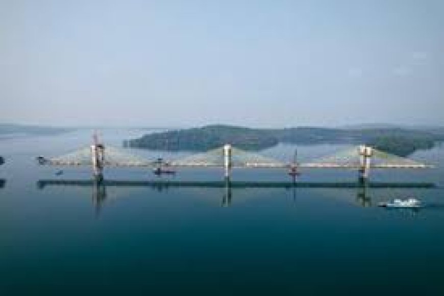 Union minister Nitin Gadkari inaugurates Sigandur bridge in Karnataka.